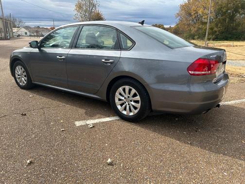 2014 Volkswagen Passat 1.8T Auto Wolfsburg Ed