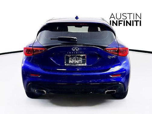 2017 INFINITI QX30 Luxury