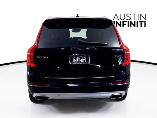 2021 Volvo XC90 T6 Momentum