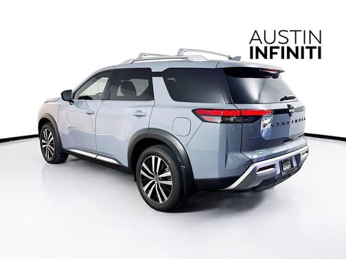 2024 Nissan Pathfinder Platinum FWD