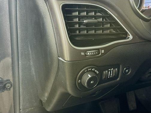 Granite Crystal Metallic Clearcoat 2019 Jeep Cherokee Limited