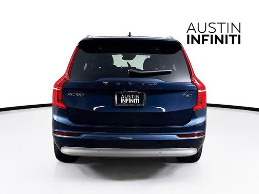 2022 Volvo XC90 T6 Momentum