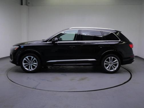 Mythos Black Metallic 2025 Audi Q7 45 Premium