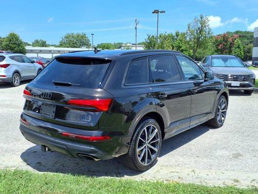 2025 Audi Q7 45 Premium Plus