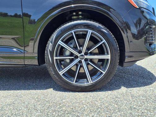 2025 Audi Q7 45 Premium Plus