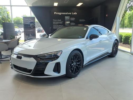Suzuka Gray Metallic 2023 Audi e-tron GT Premium Plus quattro