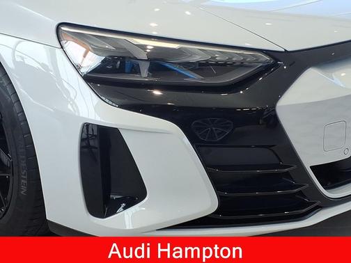Suzuka Gray Metallic 2023 Audi e-tron GT Premium Plus quattro