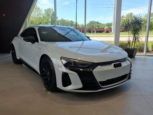Suzuka Gray Metallic 2023 Audi e-tron GT Premium Plus quattro