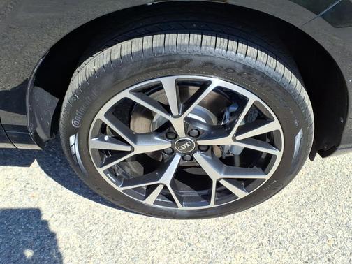 Mythos Black Metallic 2026 Audi Q3 TFSI quattro S tronic