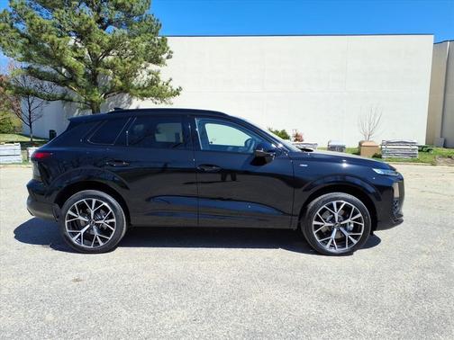 Mythos Black Metallic 2026 Audi Q3 S line