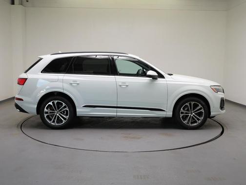 Glacier White Metallic 2025 Audi Q7 45 Premium Plus