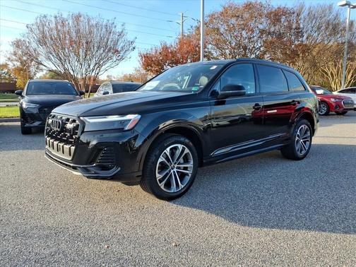 Mythos Black Metallic 2026 Audi Q7 45 Premium