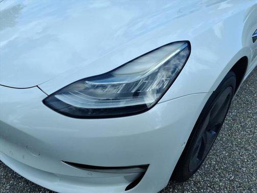 Pearl White Multi-Coat 2018 Tesla Model 3 Long Range