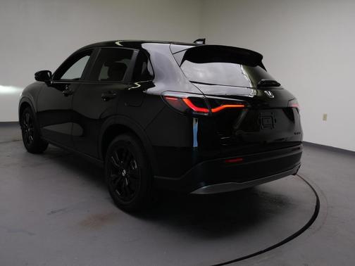 Crystal Black Pearl 2026 Honda HR-V AWD Sport