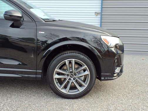 Mythos Black Metallic 2025 Audi Q3 Premium 45 TFSI S line quattro Tiptronic