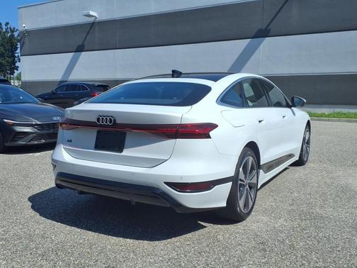 Glacier White Metallic 2025 Audi A6 e-tron Premium Plus