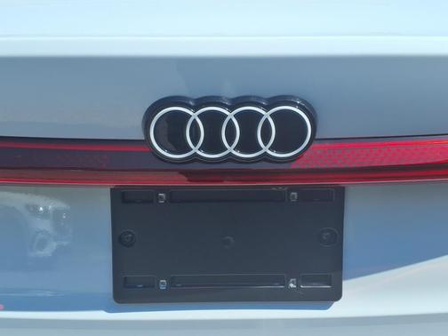 Glacier White Metallic 2025 Audi A6 e-tron Premium Plus
