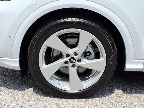Daytona Gray Pearl Effect 2025 Audi Q5 45 S line Premium
