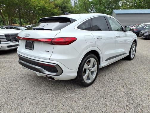 Glacier White Metallic 2026 Audi Q5 Sportback Prestige TFSI quattro S tronic