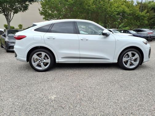 Glacier White Metallic 2026 Audi Q5 Sportback Prestige TFSI quattro S tronic