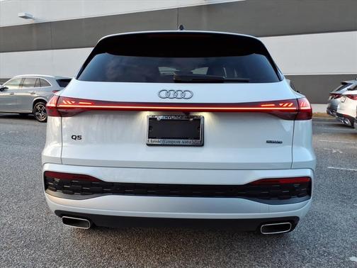 Glacier White Metallic 2025 Audi Q5 Prestige TFSI quattro S tronic