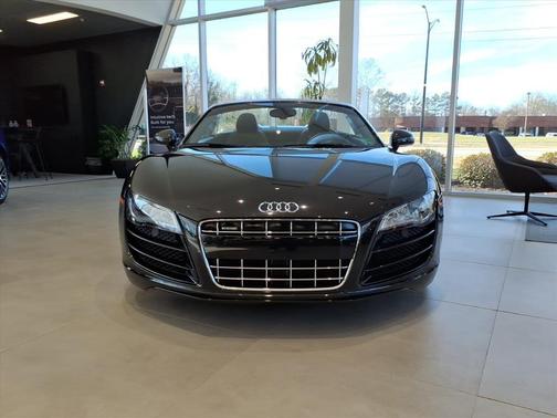 Phantom Black Pearl Effect/Black Roof 2011 Audi R8 5.2 quattro Spyder