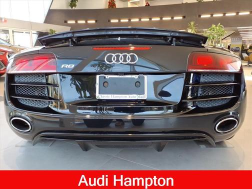 Phantom Black Pearl Effect/Black Roof 2011 Audi R8 5.2 quattro Spyder