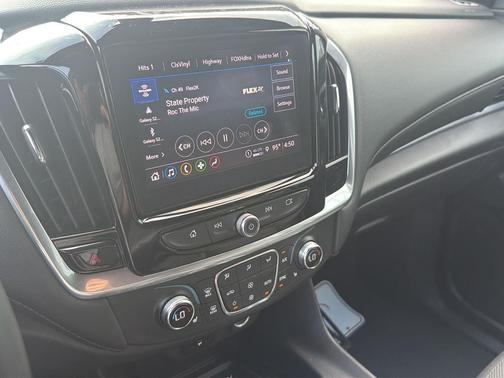 Silver Sage Metallic 2023 Chevrolet Traverse LT Cloth