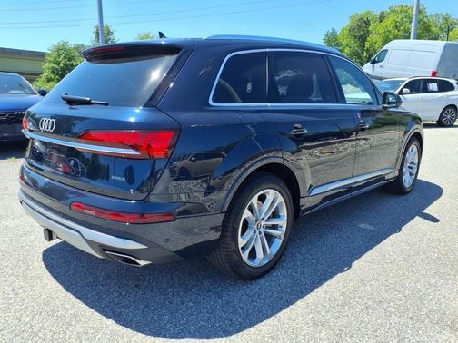 Waitomo Blue Metallic 2025 Audi Q7 55 Premium Plus