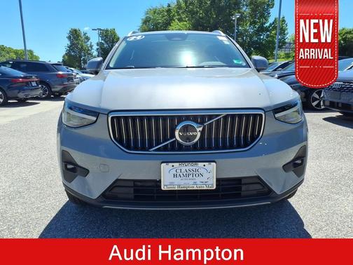 Vapor Grey Metallic 2024 Volvo XC40 B5 Ultimate Bright Theme
