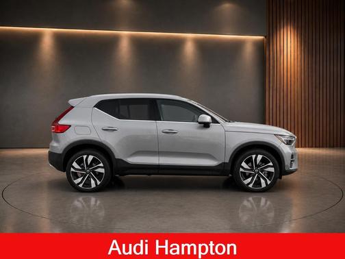Vapor Grey Metallic 2024 Volvo XC40 B5 Ultimate Bright Theme