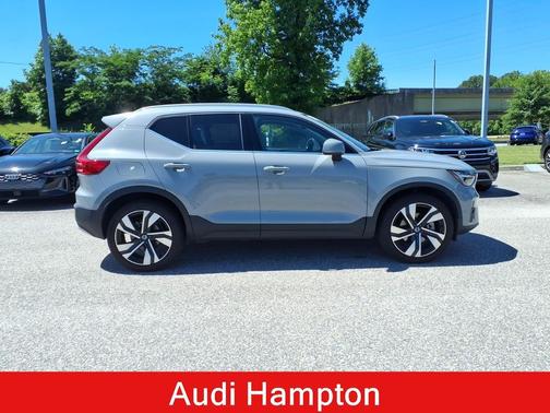 Vapor Grey Metallic 2024 Volvo XC40 B5 Ultimate Bright Theme