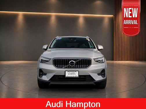 Vapor Grey Metallic 2024 Volvo XC40 B5 Ultimate Bright Theme