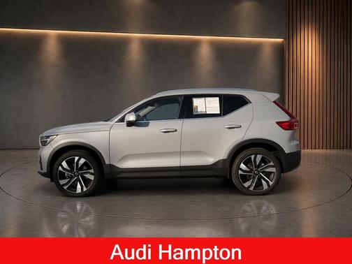 Vapor Grey Metallic 2024 Volvo XC40 B5 Ultimate Bright Theme