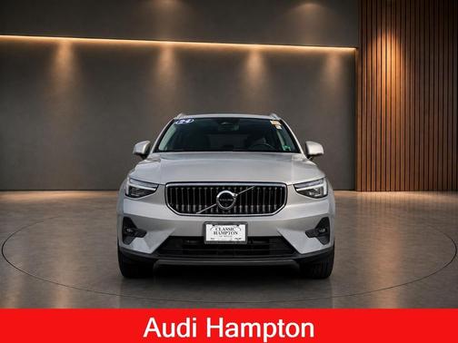 Vapor Grey Metallic 2024 Volvo XC40 B5 Ultimate Bright Theme