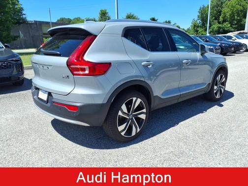 Vapor Grey Metallic 2024 Volvo XC40 B5 Ultimate Bright Theme