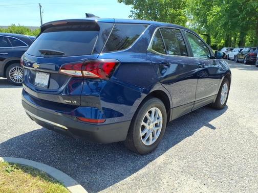 Blue Glow Metallic 2022 Chevrolet Equinox 1LT