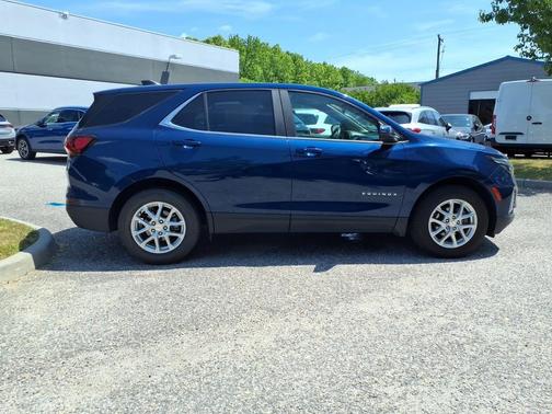 Blue Glow Metallic 2022 Chevrolet Equinox 1LT
