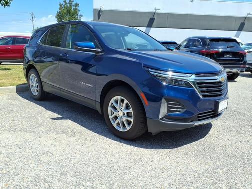 Blue Glow Metallic 2022 Chevrolet Equinox 1LT