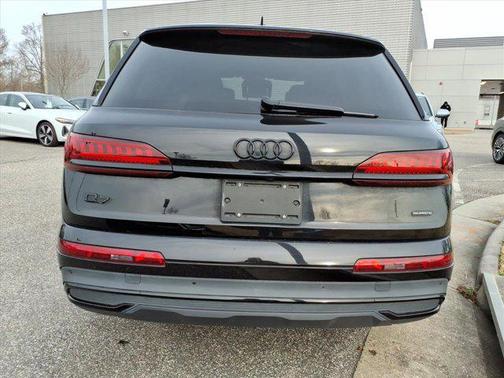 2023 Audi Q7 45 Premium Plus