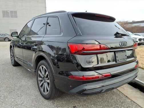 2023 Audi Q7 45 Premium Plus