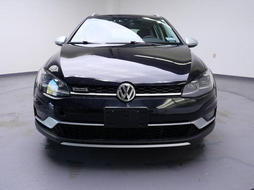 Deep Black Pearl Metallic 2018 Volkswagen Golf Alltrack TSI S