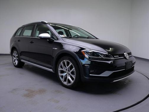 Deep Black Pearl Metallic 2018 Volkswagen Golf Alltrack TSI S