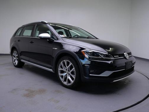 Deep Black Pearl Metallic 2018 Volkswagen Golf Alltrack TSI S
