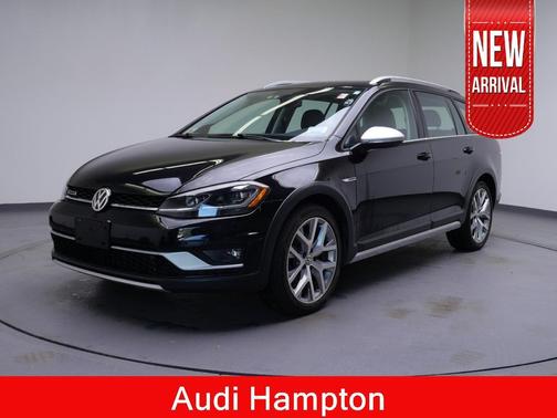 Deep Black Pearl Metallic 2018 Volkswagen Golf Alltrack TSI S