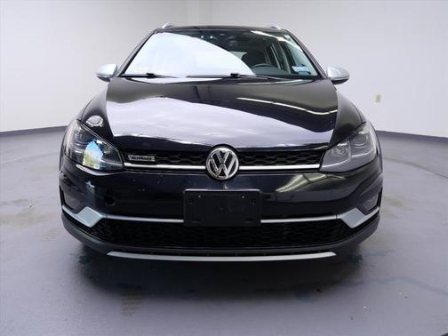 Deep Black Pearl Metallic 2018 Volkswagen Golf Alltrack TSI S