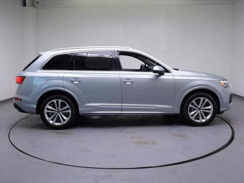 Satellite Silver Metallic 2025 Audi Q7 45 Premium Plus