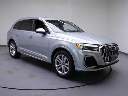 Satellite Silver Metallic 2025 Audi Q7 45 Premium Plus