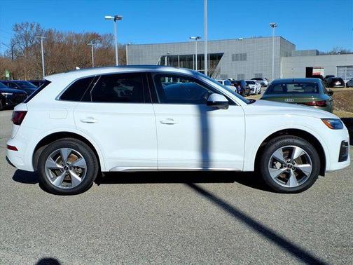 2024 Audi Q5 40 Premium Plus