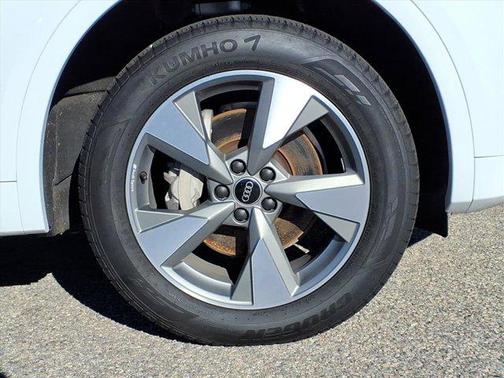 2024 Audi Q5 40 Premium Plus